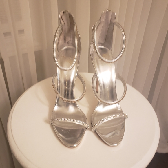 Giuseppe Zanotti Coline Silver Crystal Embellished Leather Ankle Strap Sandals - Picture 3 of 9